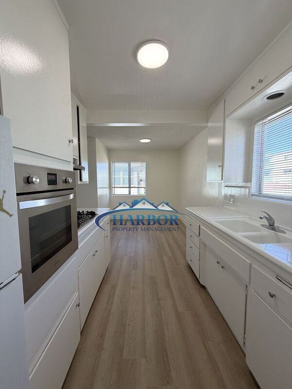 213 W Manchester Blvd #4 - Photo 6 of 12