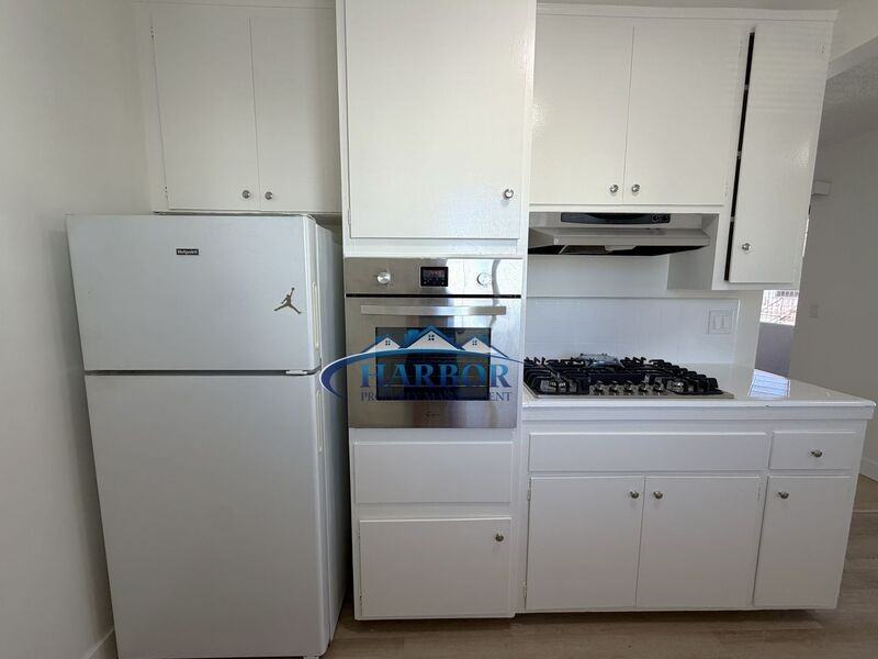 213 W Manchester Blvd #4 - Photo 7 of 12