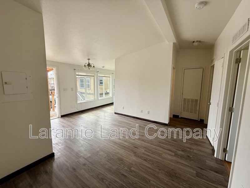 388 N Buchanan St - Photo 4 of 9