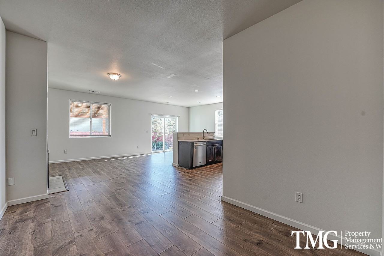9203 Ne 165th Ave - Photo 4 of 31