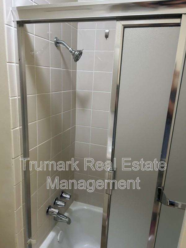 1447 E Broadway #E - Photo 4 of 13
