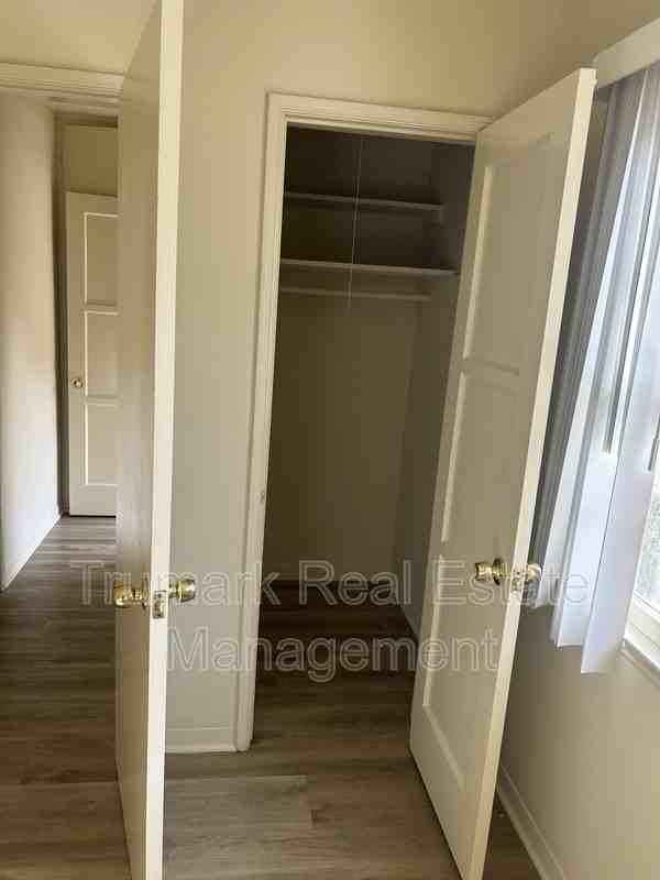 1447 E Broadway #E - Photo 5 of 13