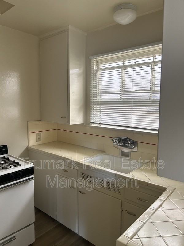 1447 E Broadway #E - Photo 7 of 13
