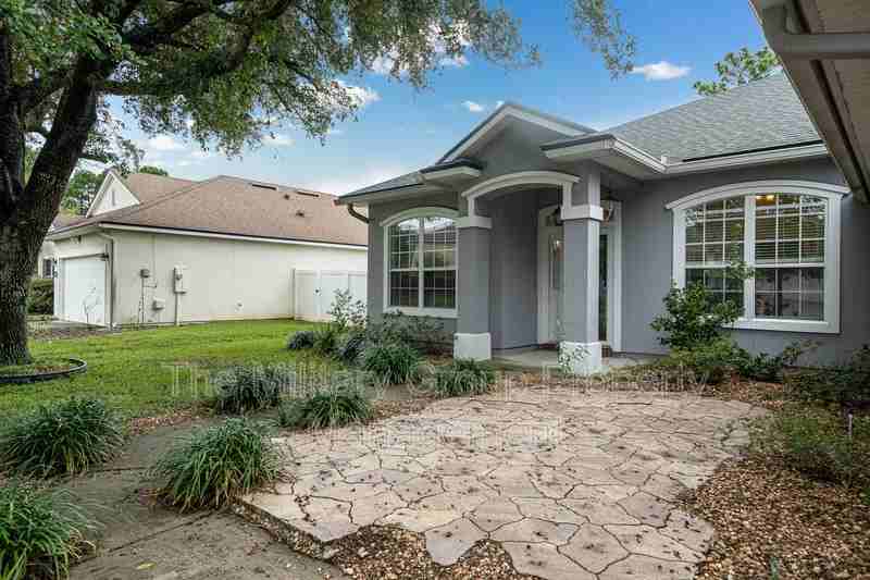 2207 Gardenmoss Dr - Photo 2 of 32