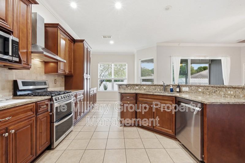 2207 Gardenmoss Dr - Photo 4 of 32