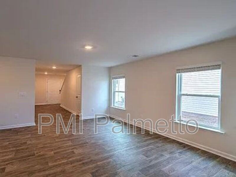 308 Sandbach Rd - Photo 7 of 33