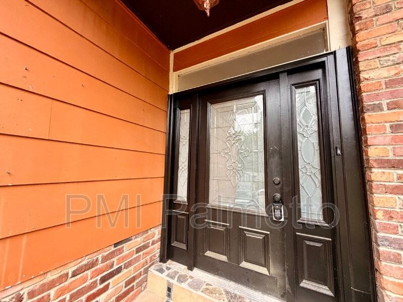 7348 Parkview Dr - Photo 3 of 26