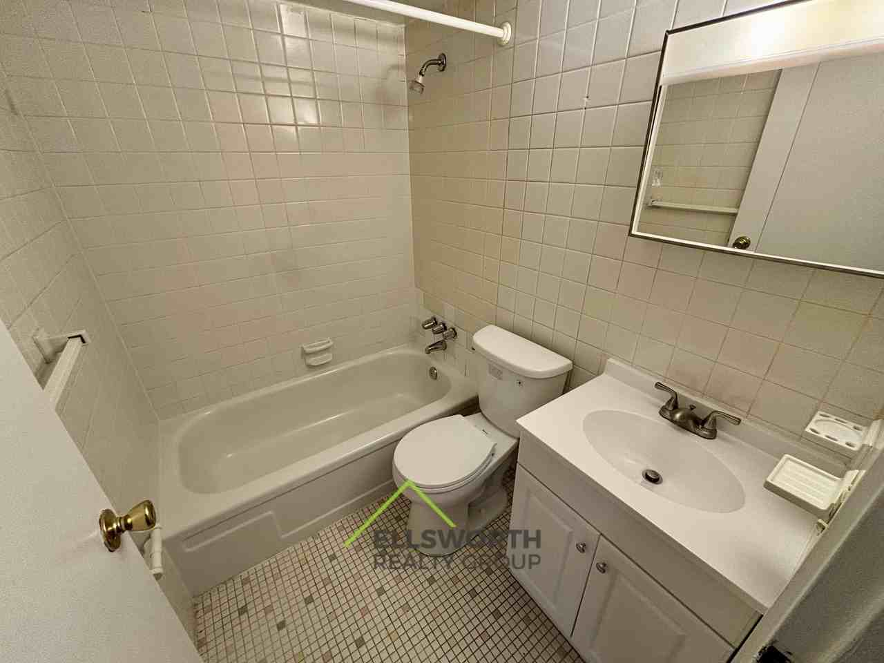 Lawn Ave-2208 - Photo 4 of 6