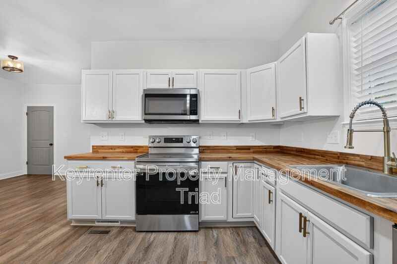 814 Douglas St - Photo 3 of 34