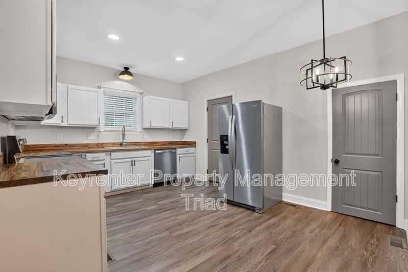 814 Douglas St - Photo 5 of 34