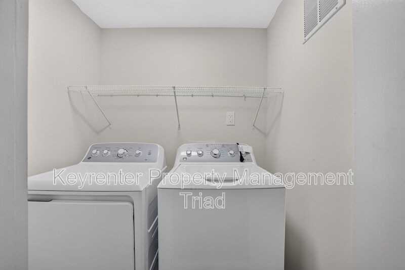 814 Douglas St - Photo 6 of 34