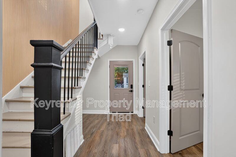 814 Douglas St - Photo 7 of 34