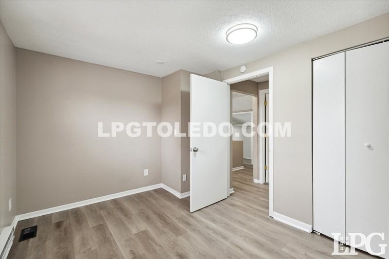 602 California Blvd - Photo 2 of 31