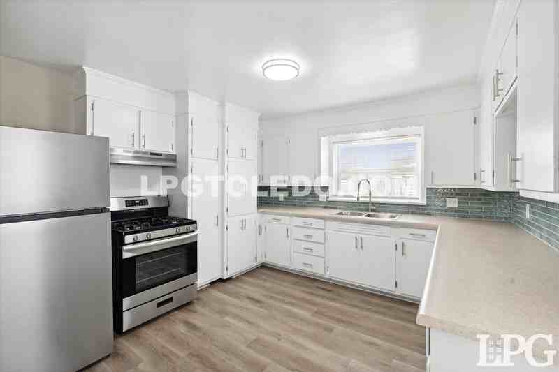602 California Blvd - Photo 5 of 31