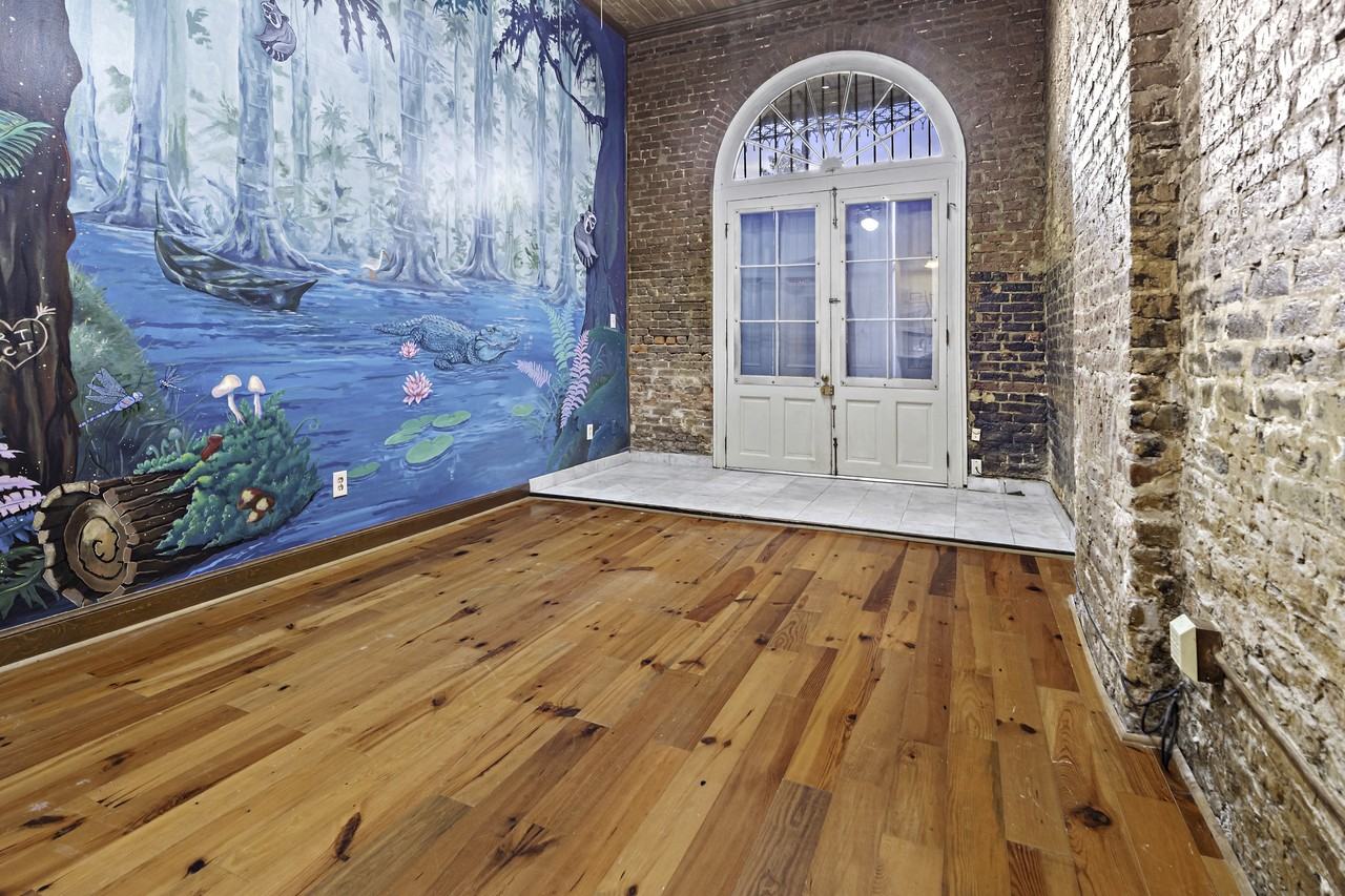 910 Chartres Street - Photo 6 of 43