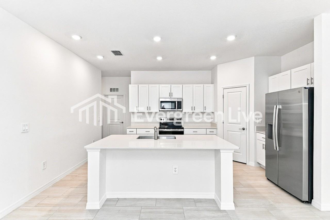 14917 Emerson Field St - Photo 5 of 15