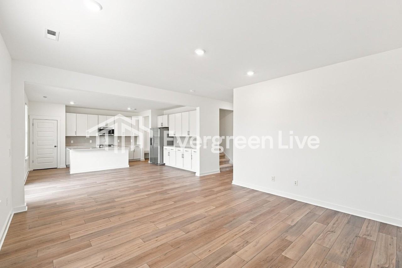 229 Dante Dr - Photo 2 of 15