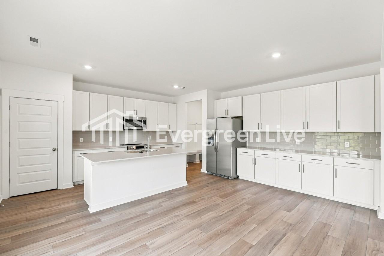 229 Dante Dr - Photo 3 of 15