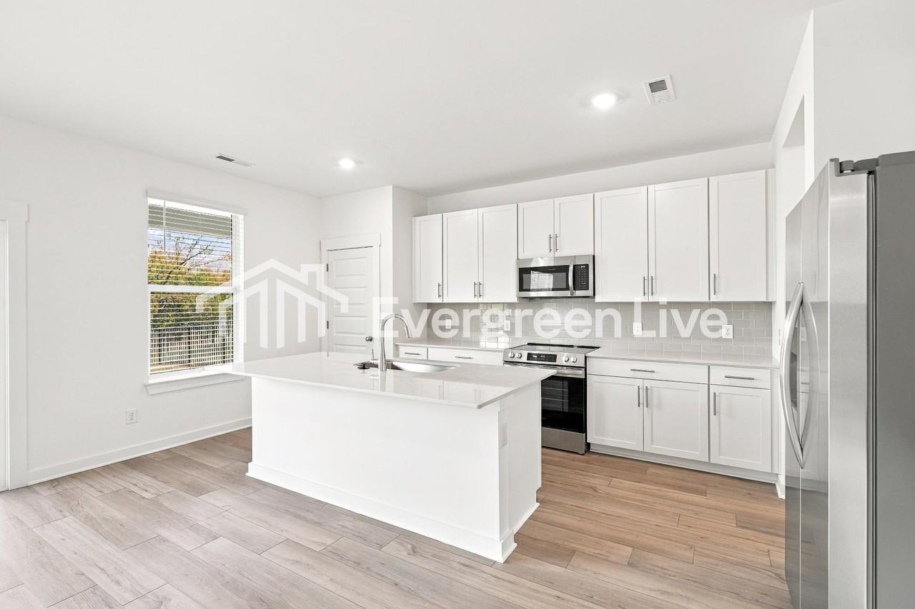 229 Dante Dr - Photo 4 of 15