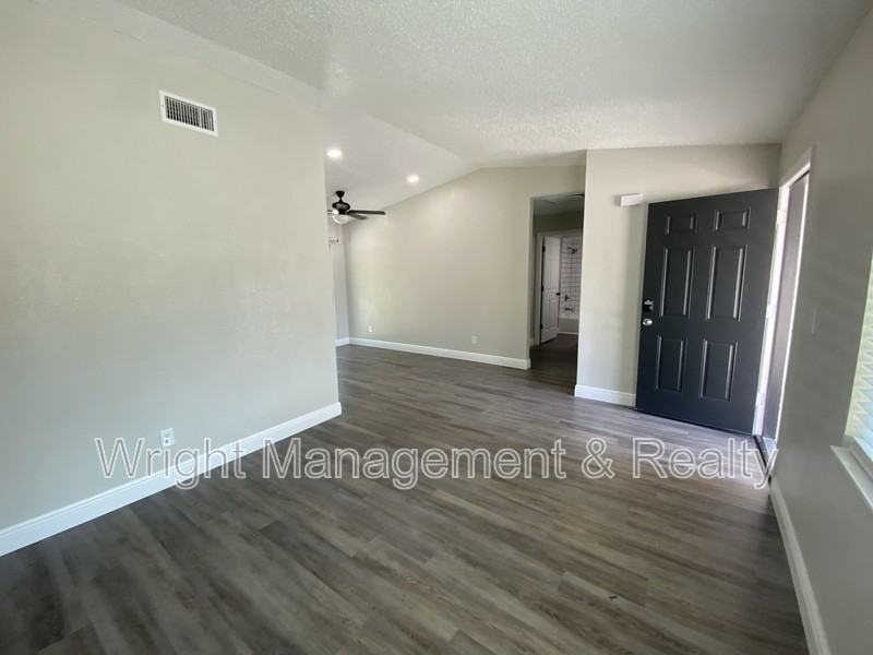 210 Saint Petersburg Drive Eastunit C - Photo 5 of 17
