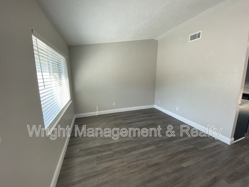 210 Saint Petersburg Drive Eastunit C - Photo 6 of 17