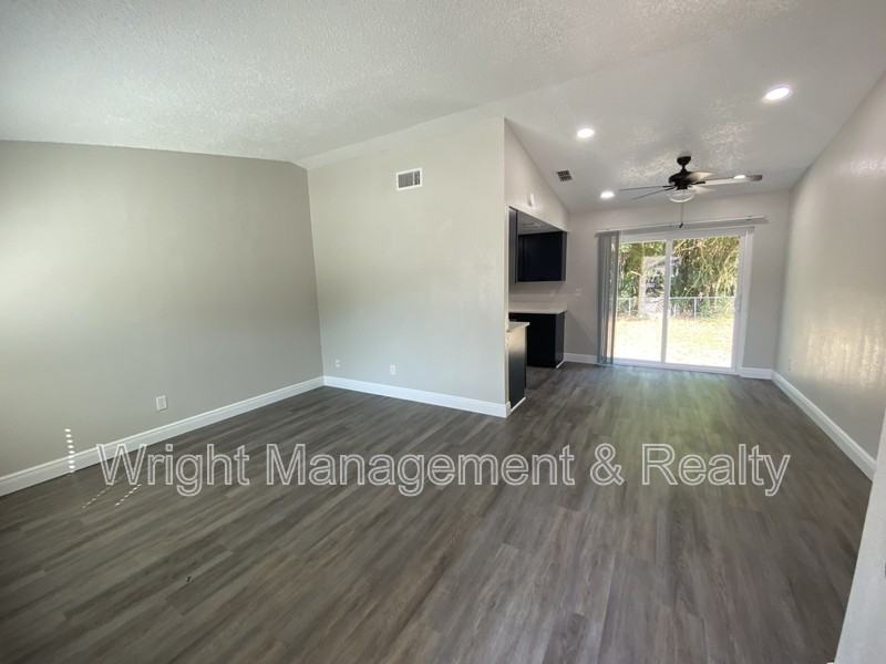 210 Saint Petersburg Drive Eastunit C - Photo 7 of 17