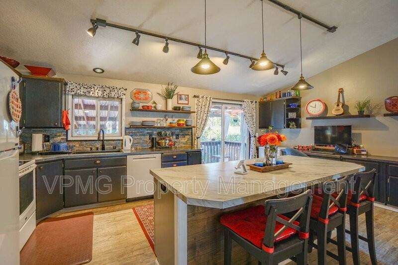 10505 Ne 80th St - Photo 4 of 26