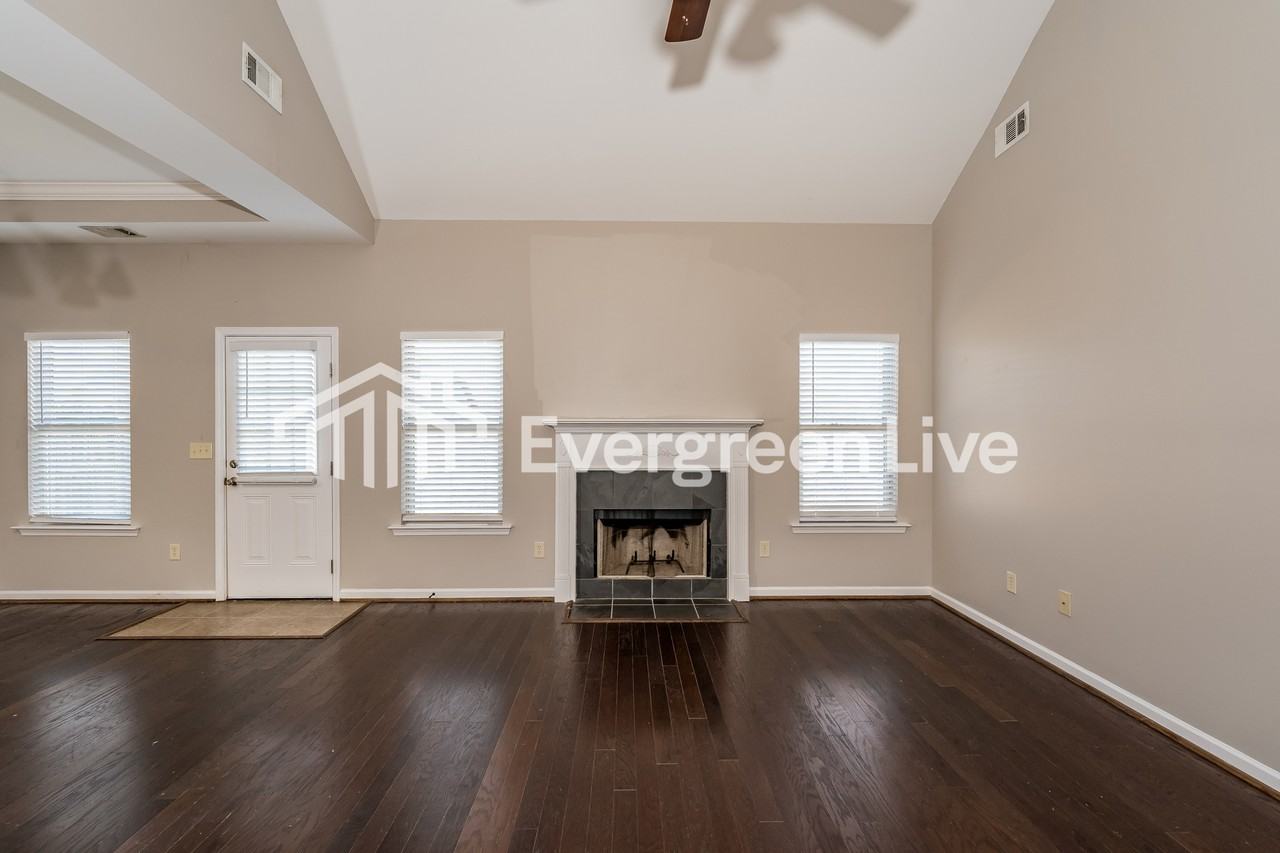 3091 Rosewalk Dr - Photo 2 of 15