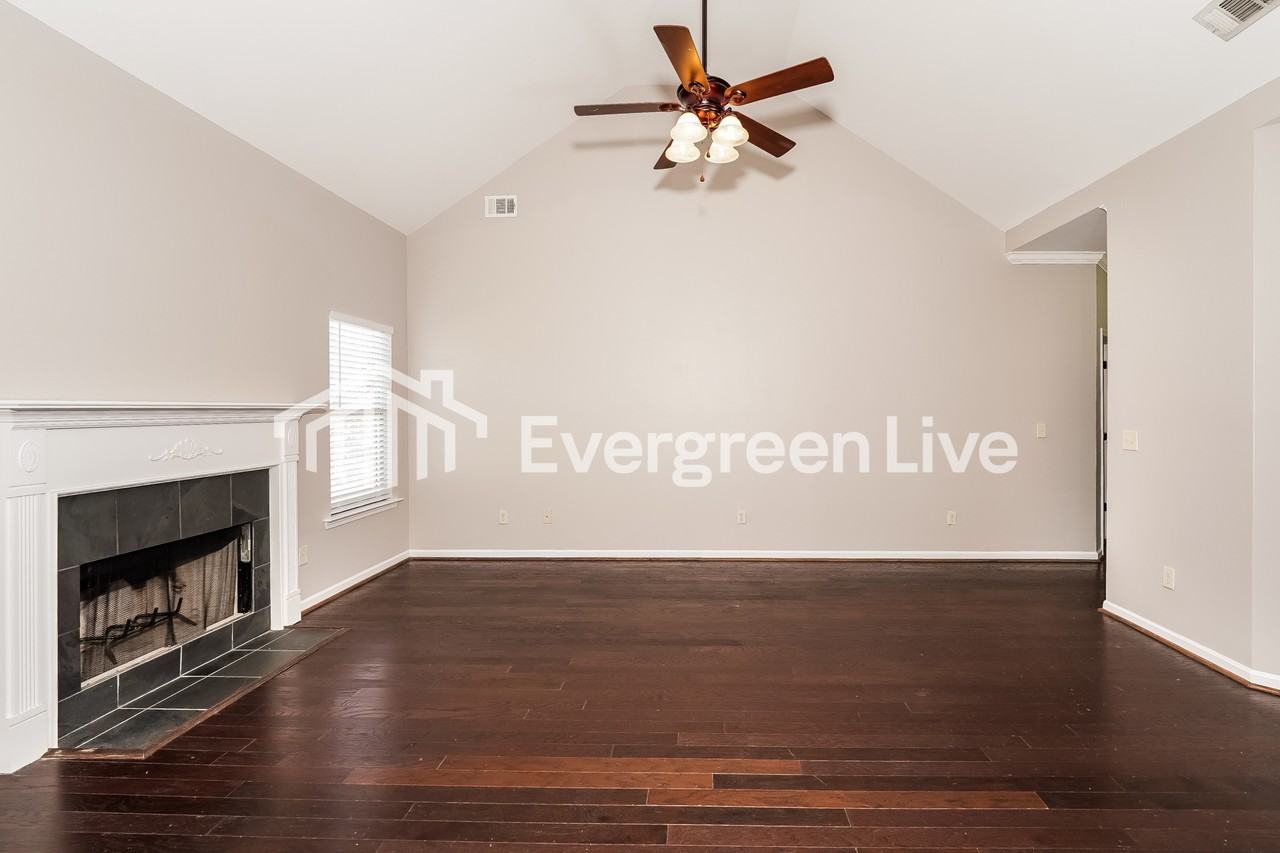 3091 Rosewalk Dr - Photo 3 of 15