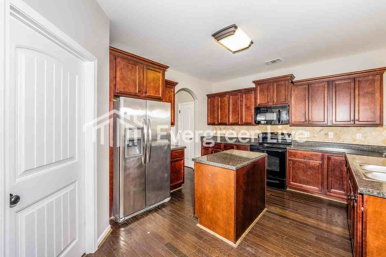 3091 Rosewalk Dr - Photo 4 of 15