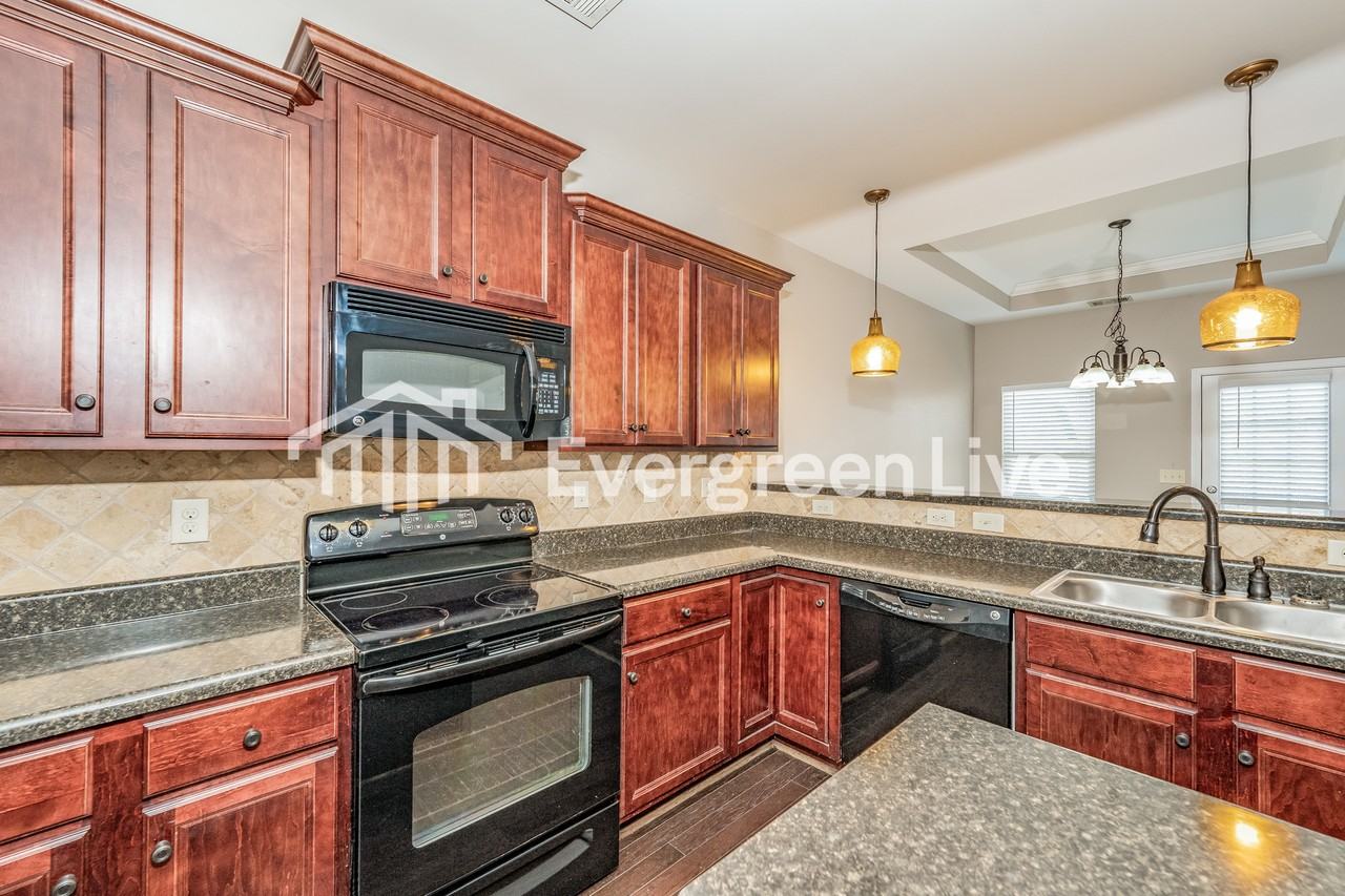 3091 Rosewalk Dr - Photo 5 of 15