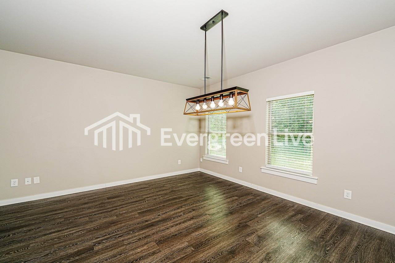 119 Wolf Ln - Photo 4 of 15