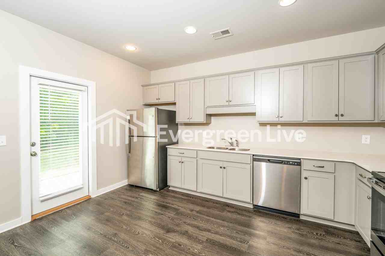 119 Wolf Ln - Photo 6 of 15
