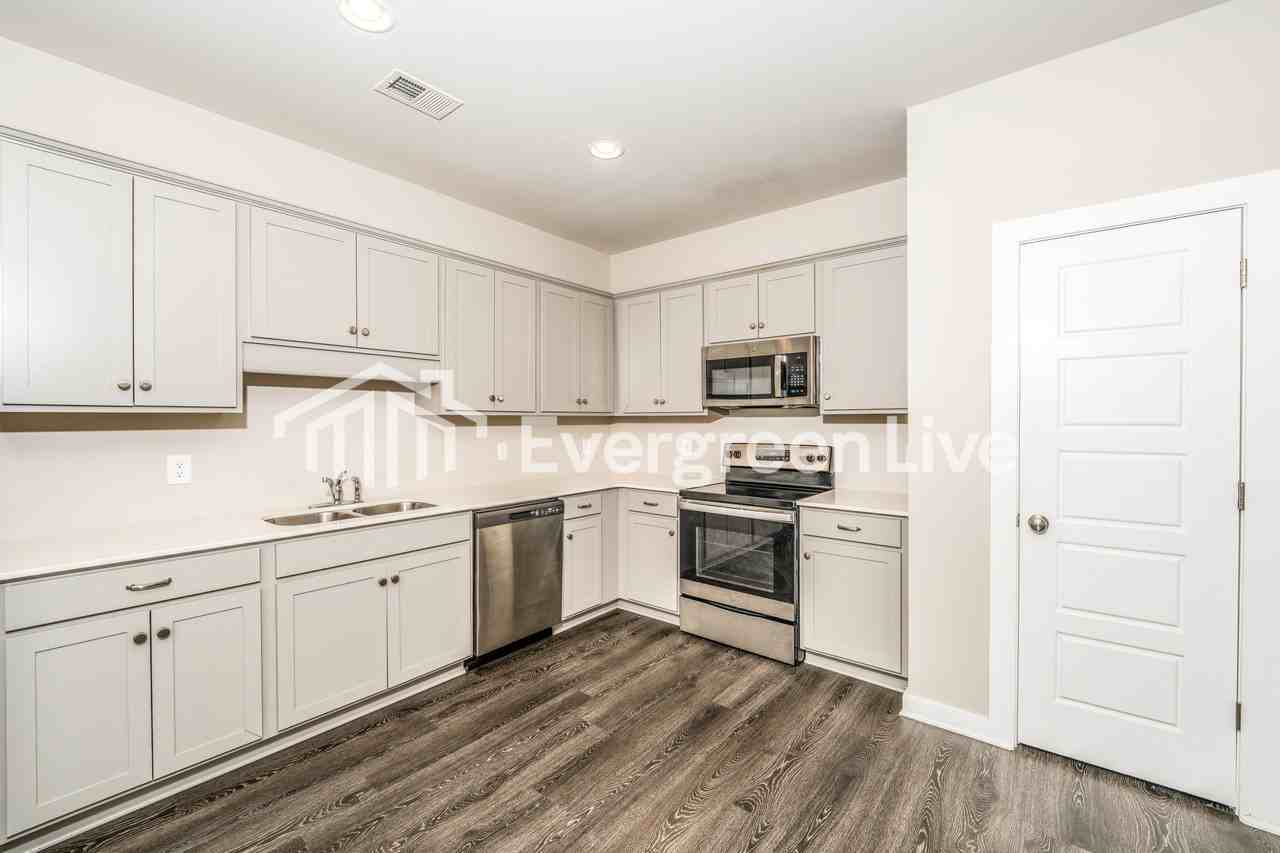 119 Wolf Ln - Photo 7 of 15