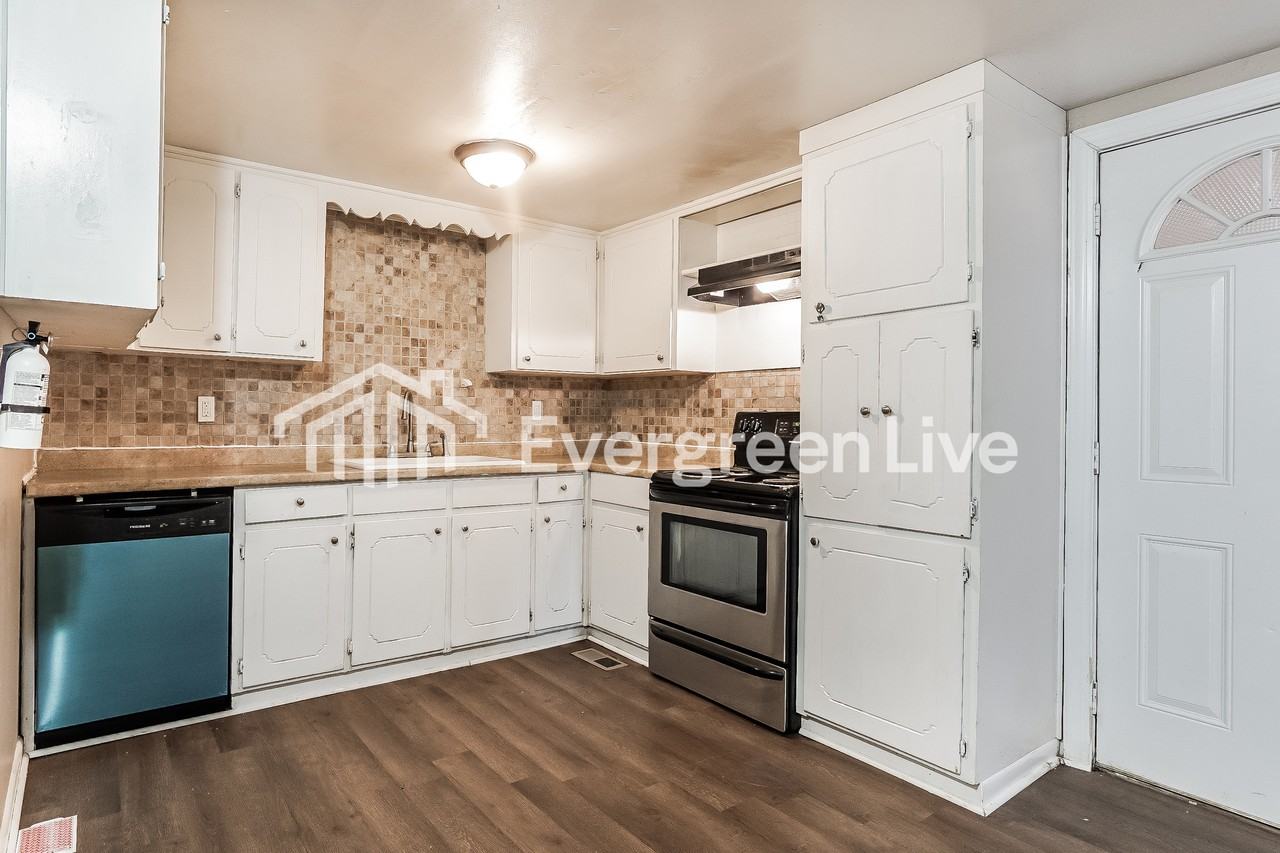 7157 Oak Dr - Photo 5 of 15