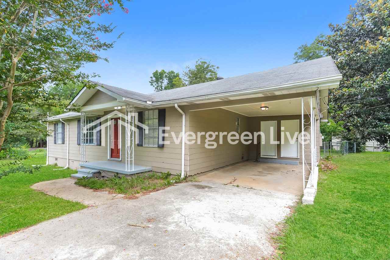 996 Minor Dr - Photo 2 of 15