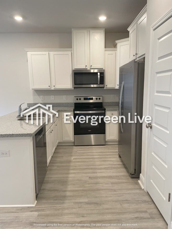 9839 Fowler Ave - Photo 6 of 19