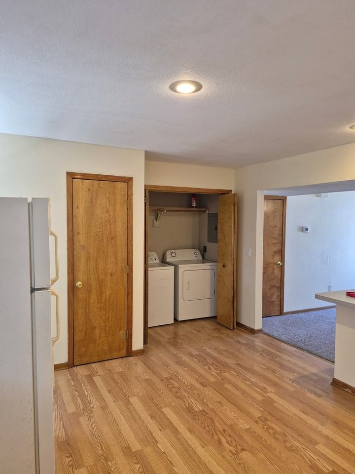 215 Grover Street - Photo 5 of 9