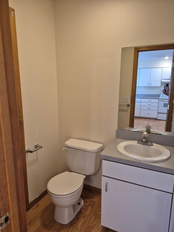 215 Grover Street - Photo 6 of 9