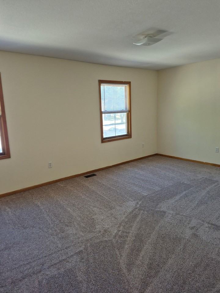 215 Grover Street - Photo 7 of 9