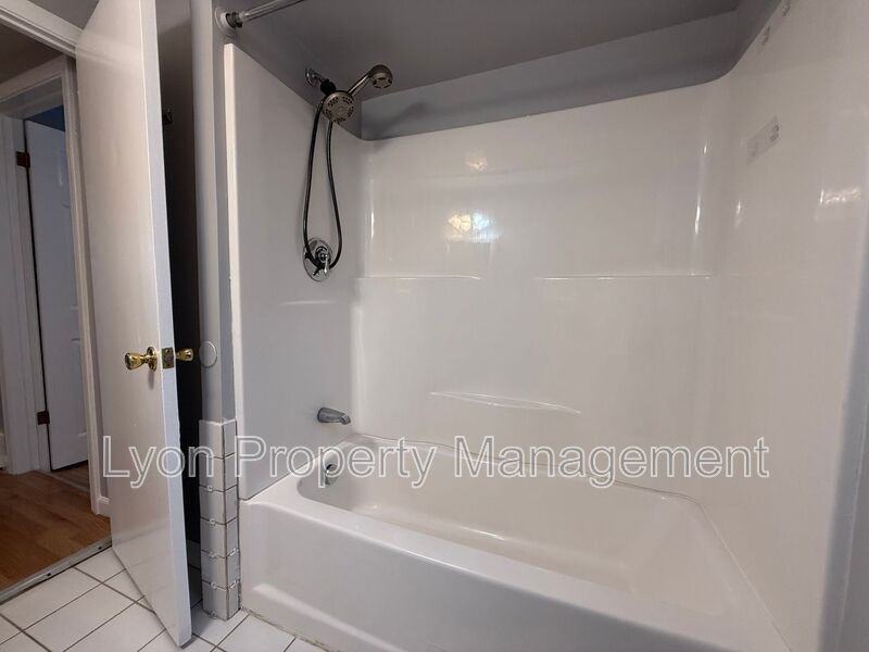 26 Carlton Ave #2ndFL - Photo 5 of 9