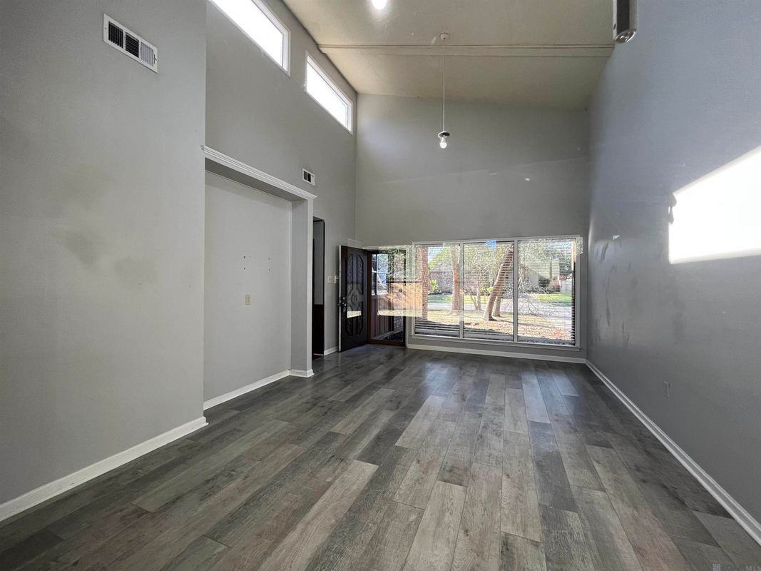 1018 Tanglebriar Dr - Photo 4 of 31
