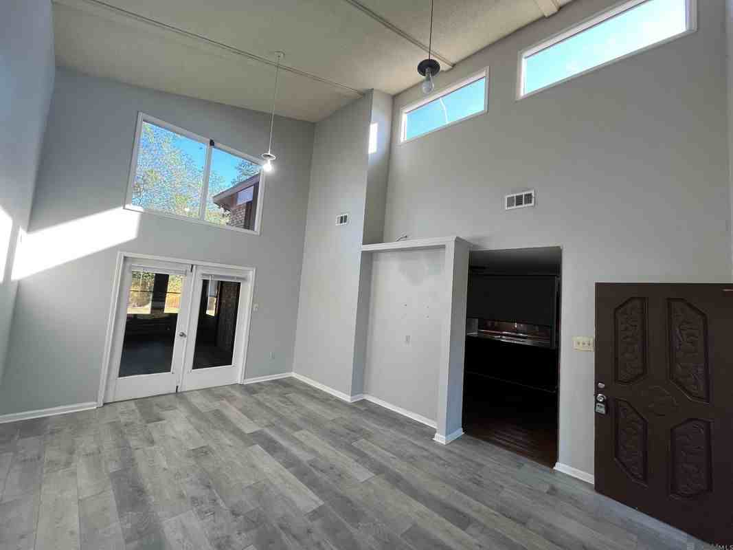 1018 Tanglebriar Dr - Photo 5 of 31