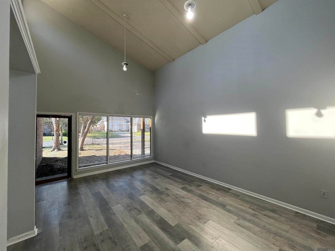 1018 Tanglebriar Dr - Photo 7 of 31