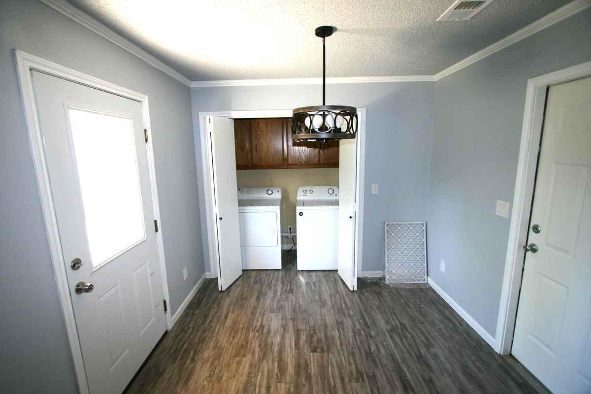 10712 Sunny Ln - Photo 2 of 8