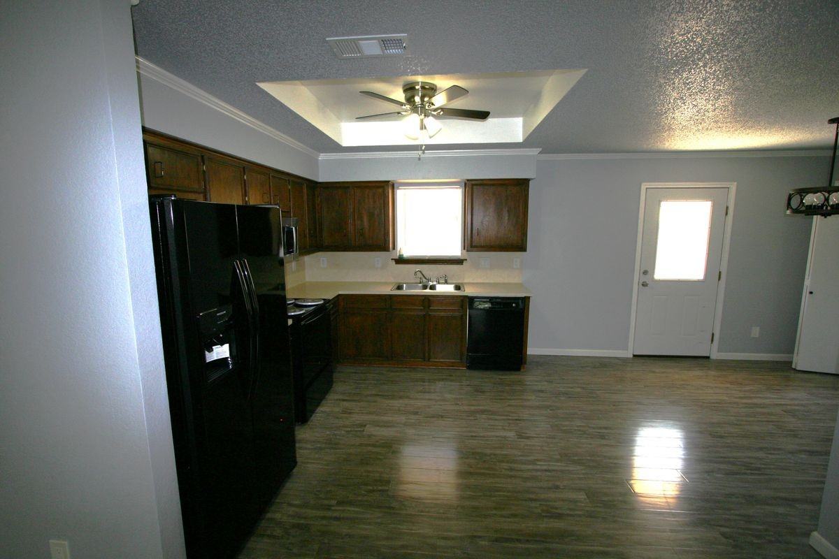10712 Sunny Ln - Photo 3 of 8