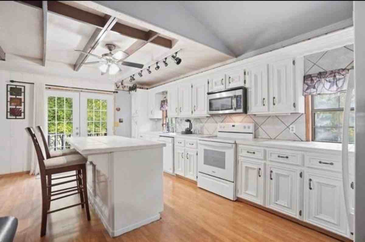 171 N Sierra Rd - Photo 4 of 19