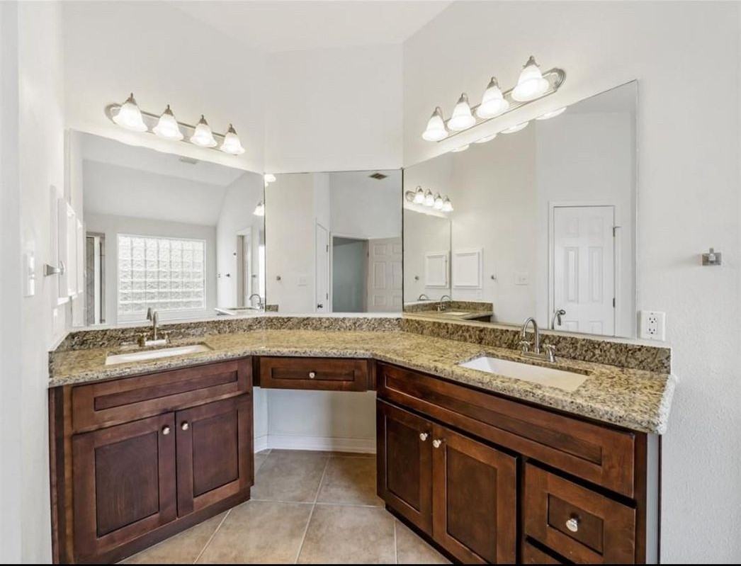 706 Silver Creek Cir - Photo 4 of 4