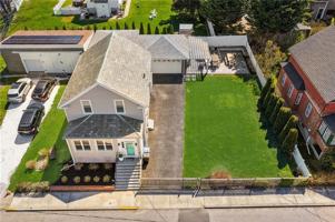 featured image of 4 Vaughan Ave