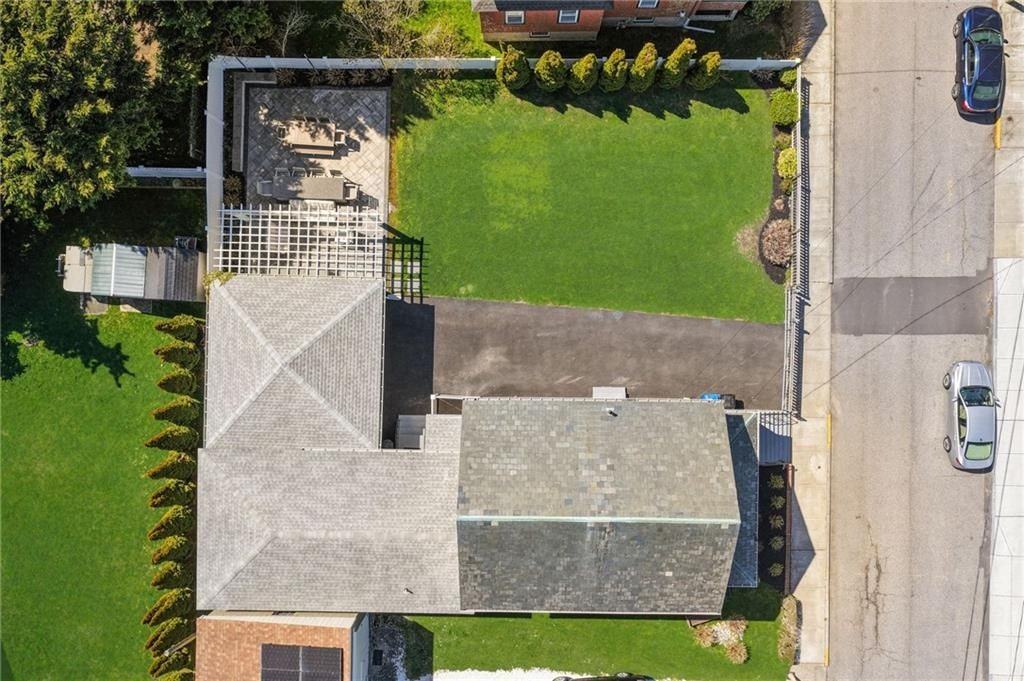 4 Vaughan Ave - Photo 3 of 22